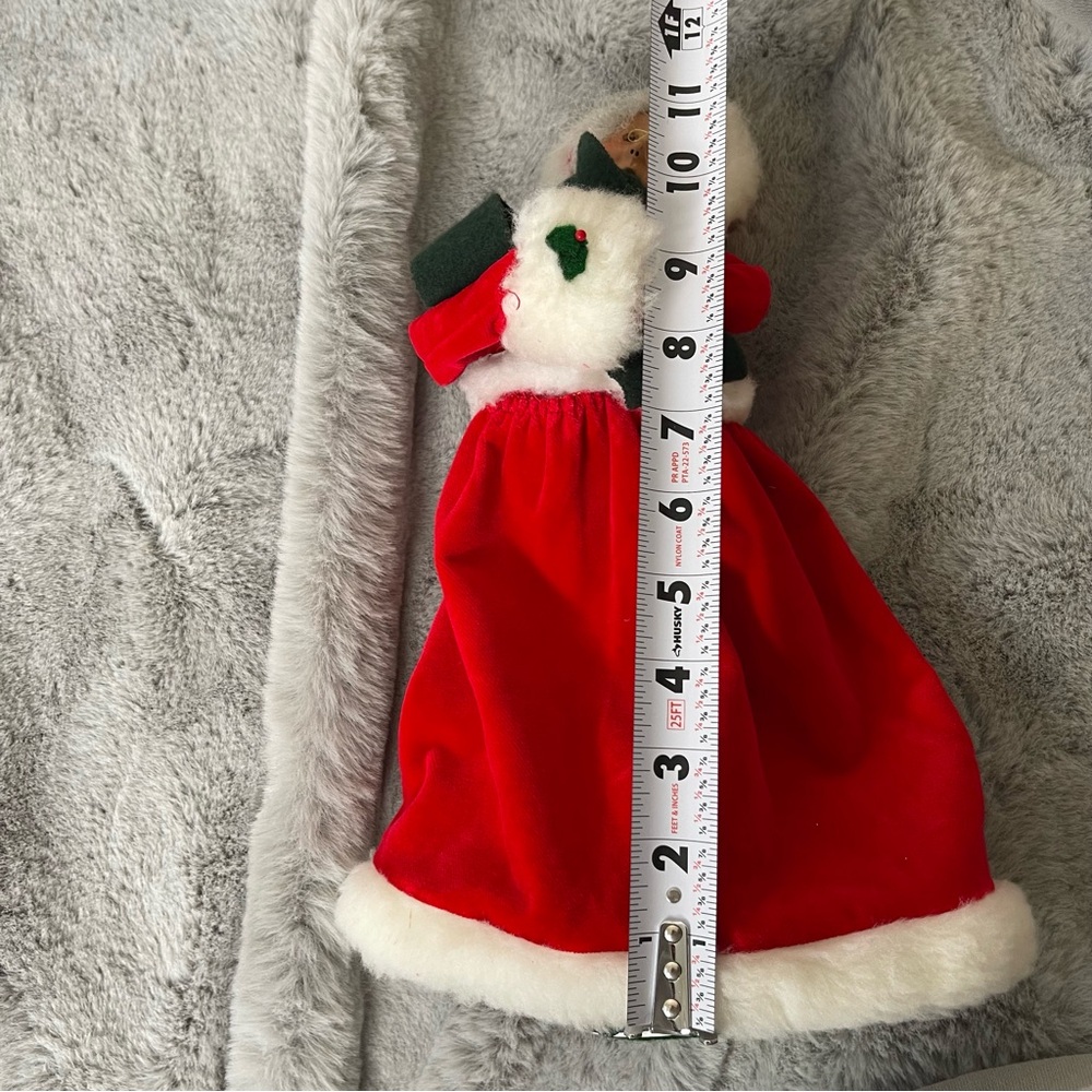 2001 Byers Choice Caroler – Mrs. Claus – Signed – Collectible Christmas Figurine - Picture 12 of 13